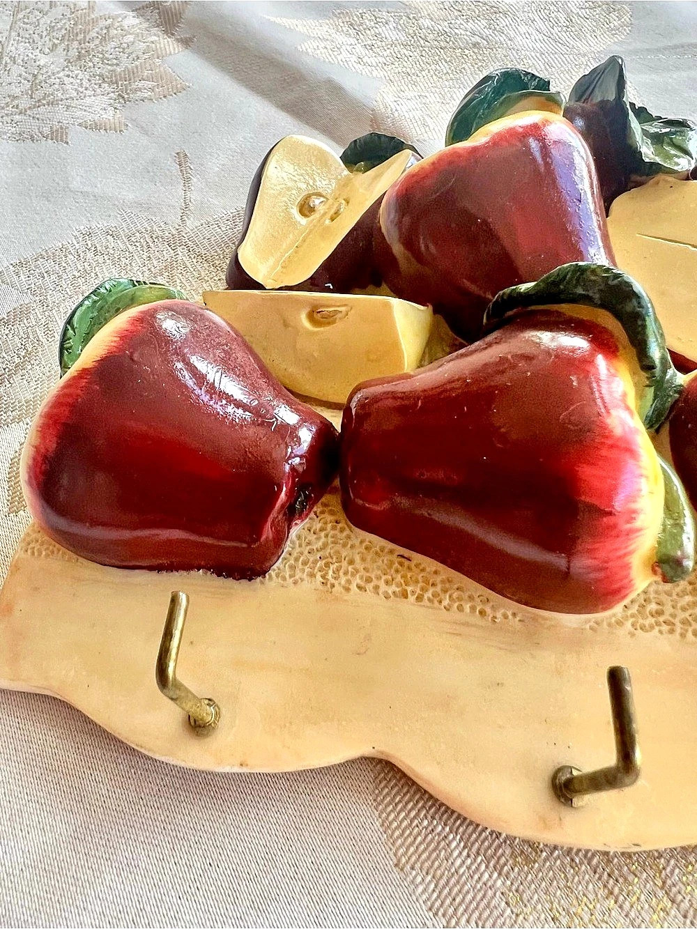 KMC Apple Wall Rack Decor Red & Gold - Picture 3 of 12